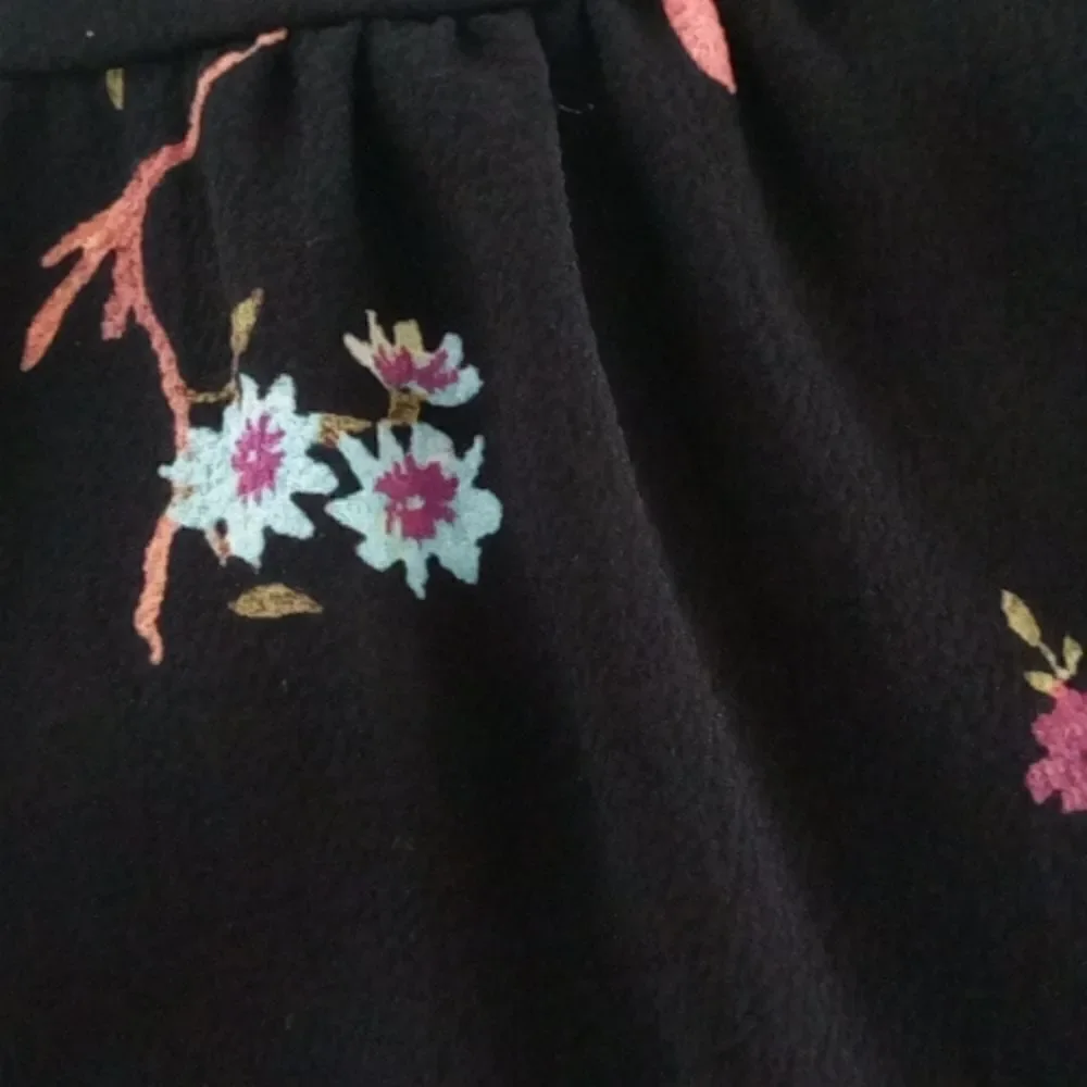 Pretty floral wrap blouse - Picture 6 of 8